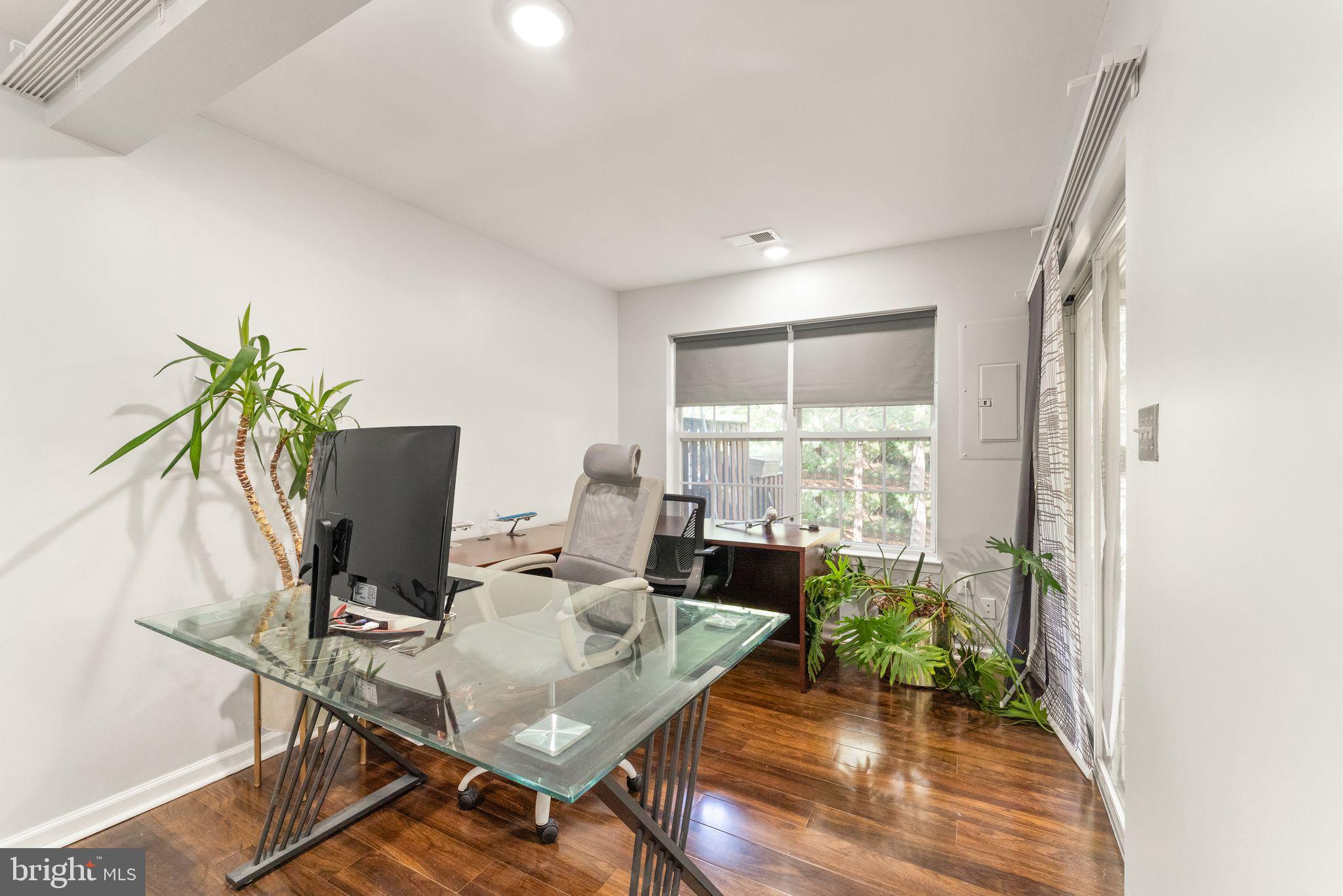 ASHBURN VILLAGE - Residential