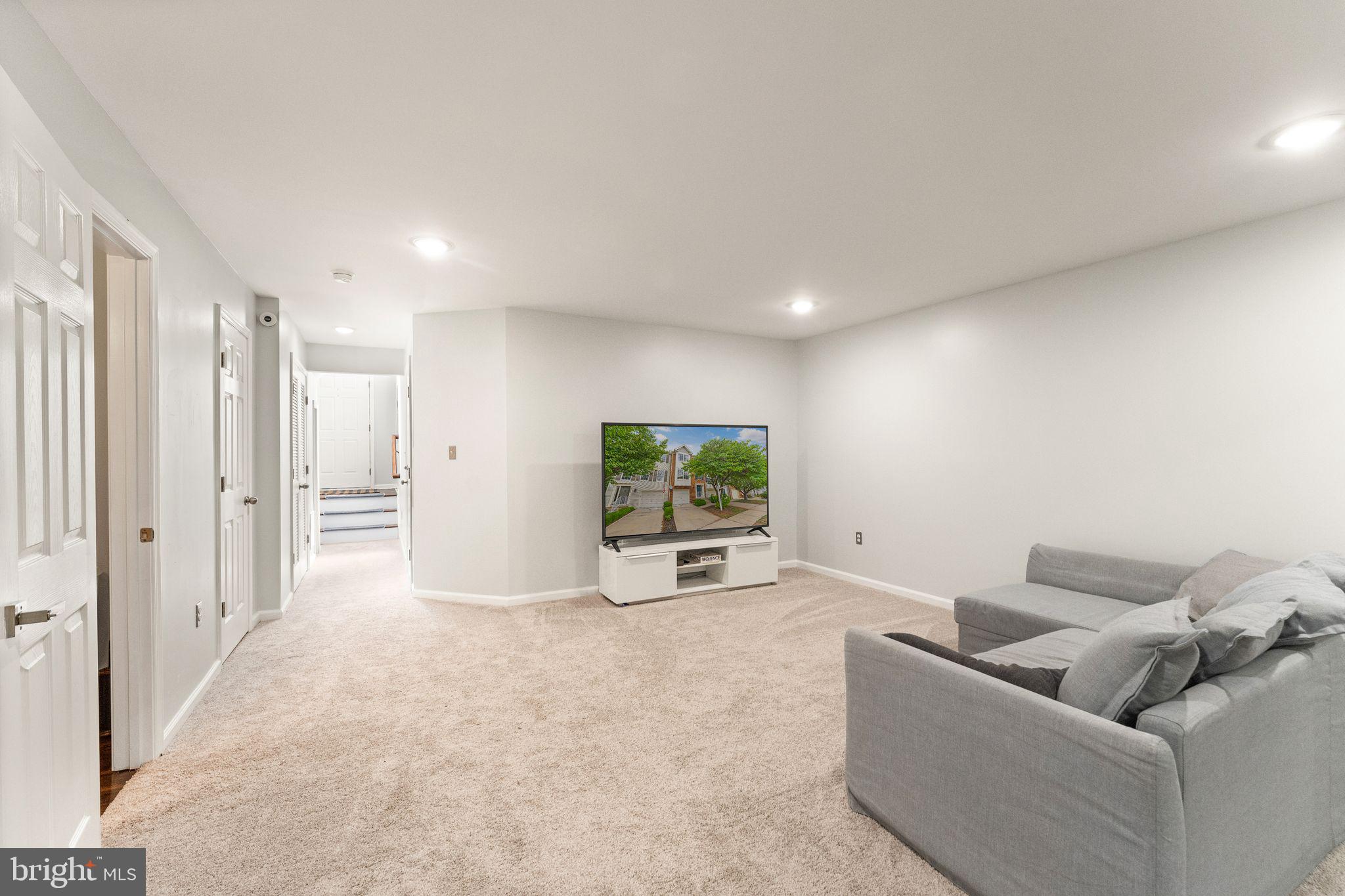 ASHBURN VILLAGE - Residential