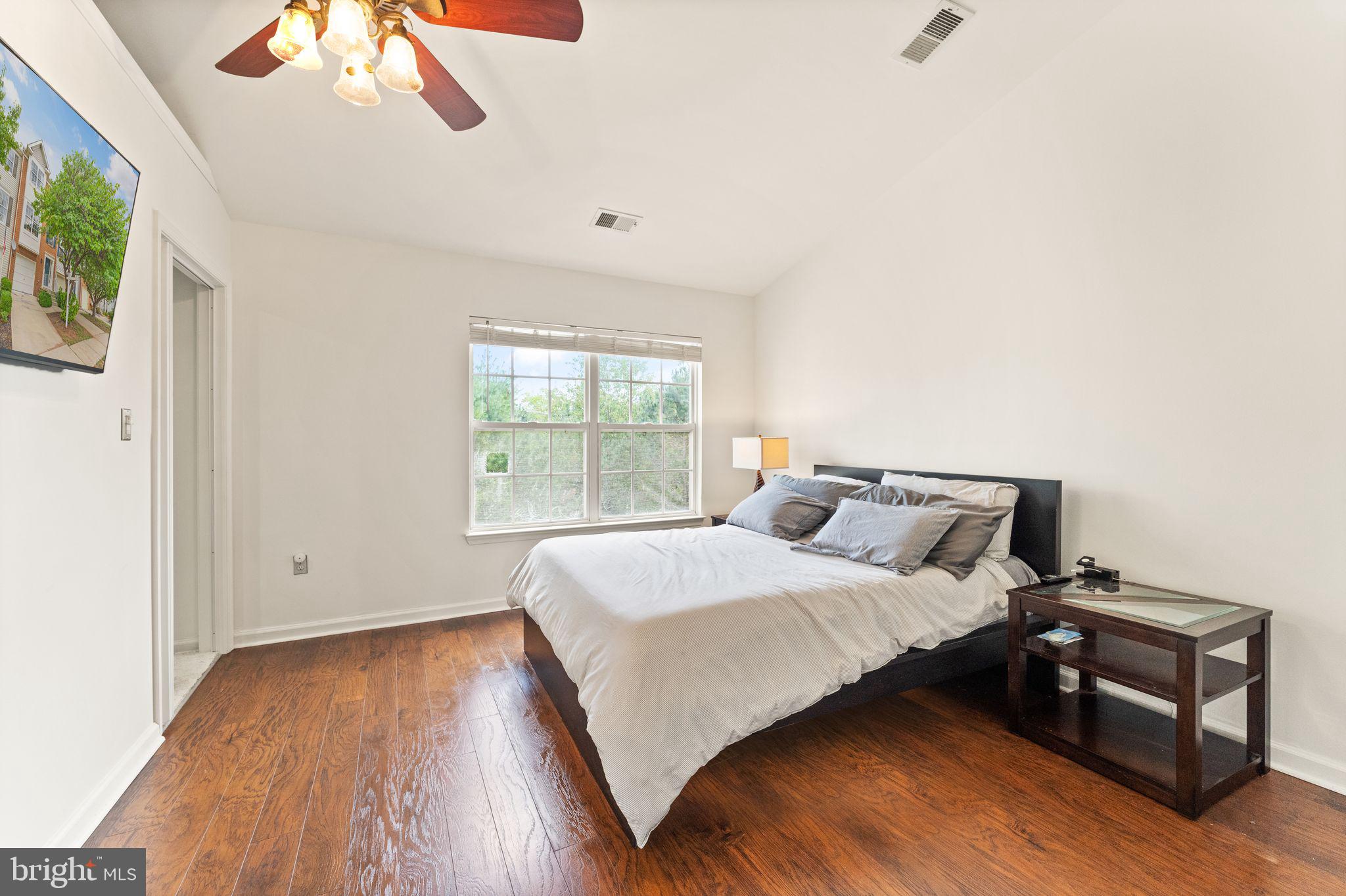 ASHBURN VILLAGE - Residential