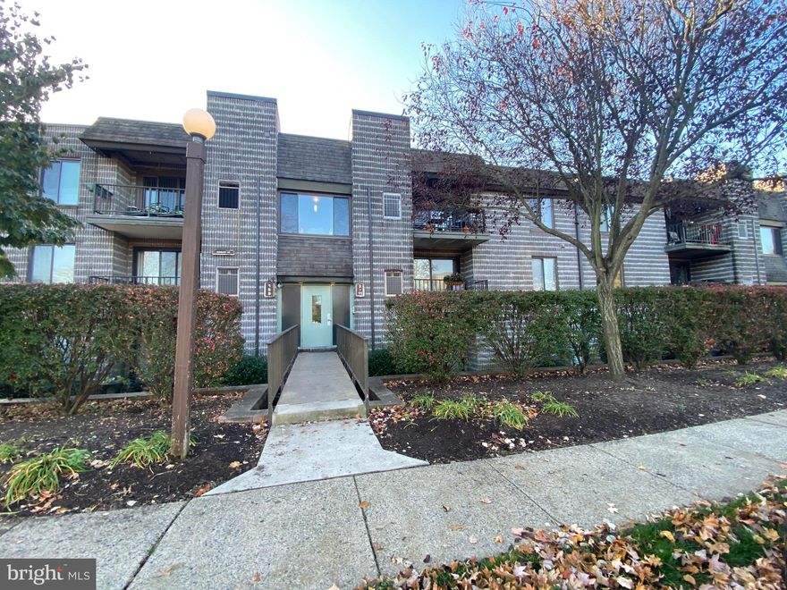 Welcome to the development of Signal Hill in Village Shires Condo Association. Simplified living with this well maintained 2nd floor one bedroom with den,  1 bath condo - generously sized living space with separate den for possible office space/flex room. New carpet and freshly painted. Nearly 1100 square feet with balcony view. Washer & Dryer in unit, water/sewer included in rent.  Association includes: Exterior Maintenance, Lawn maintenance, Snow Removal, Trash removal, 3 Swimming pools, 2 clubhouses, playgrounds, tennis courts & basketball courts. Award winning Council Rock School District!
Pets welcome/Case by case