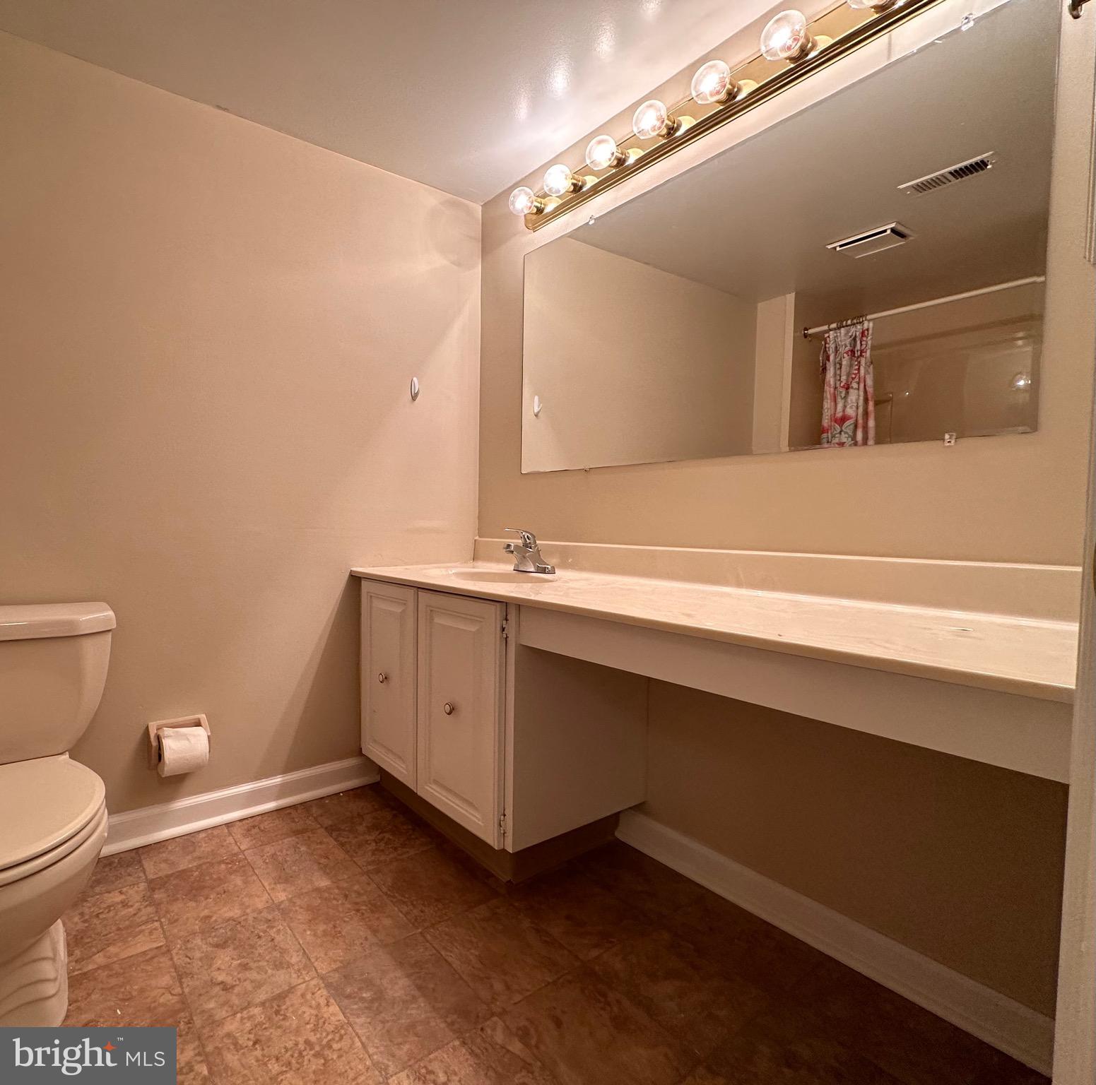 VILLAGE SHIRES - Residential Lease