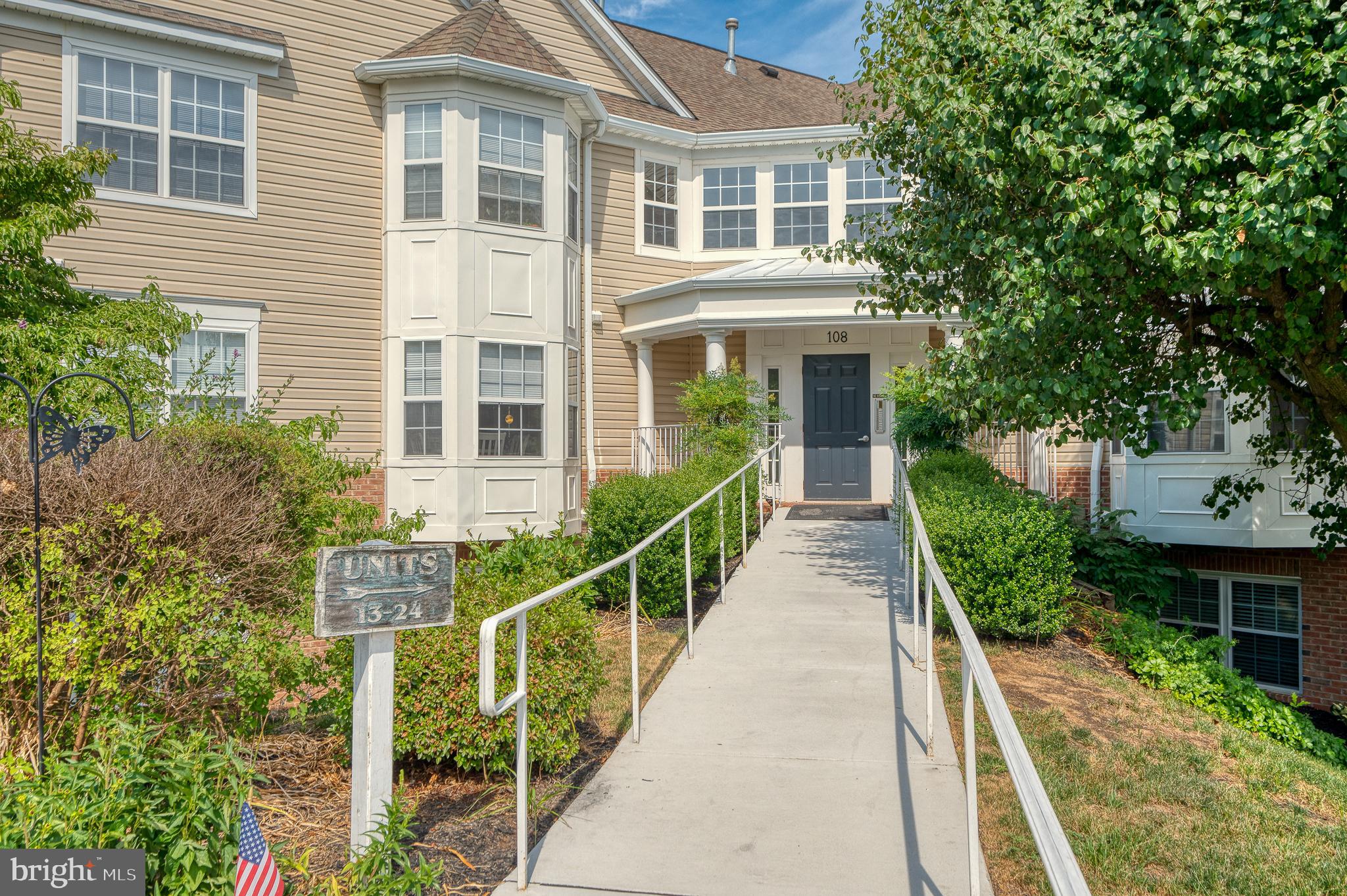 BAYLAND CONDO - Residential