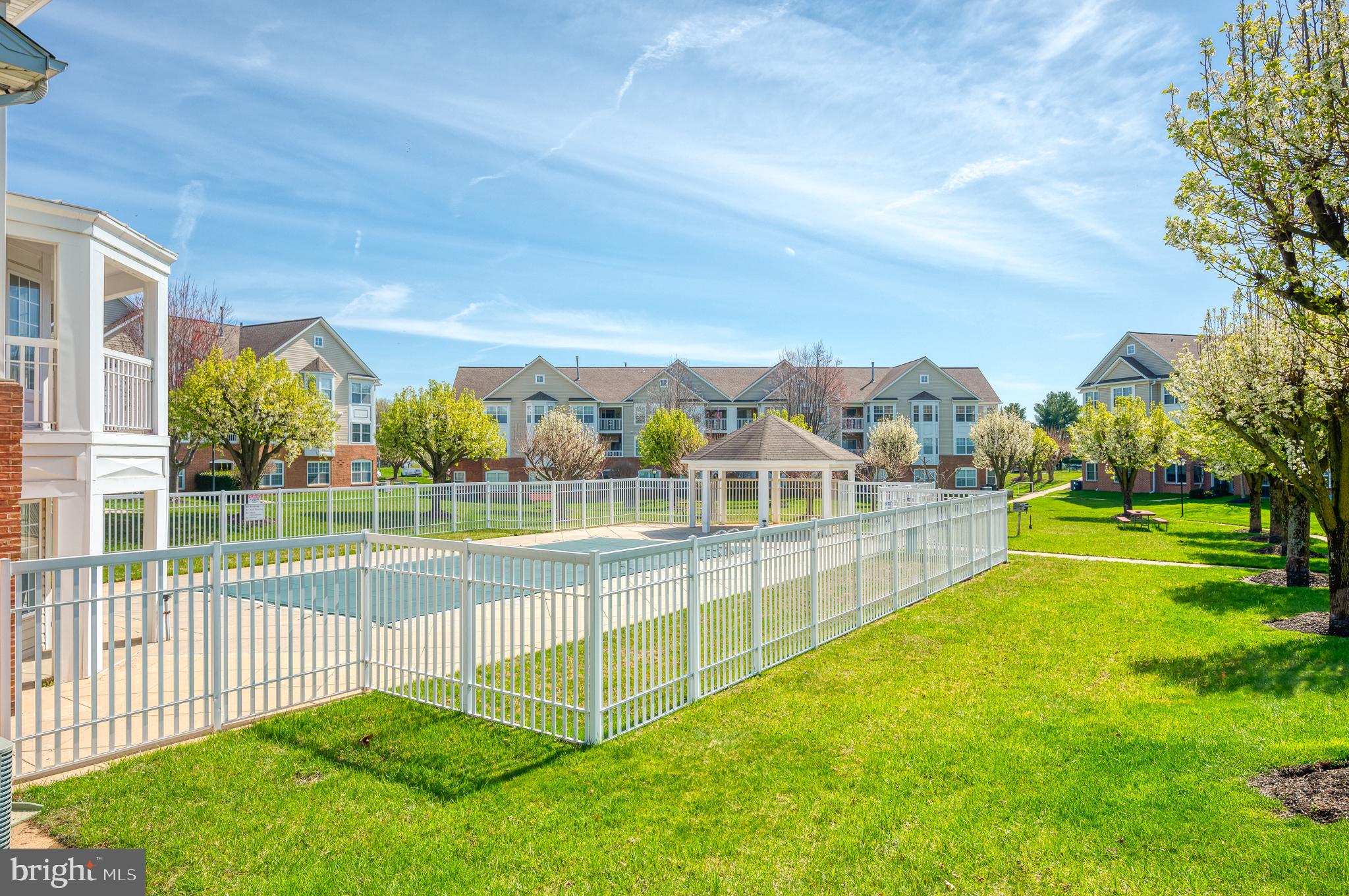 BAYLAND CONDO - Residential