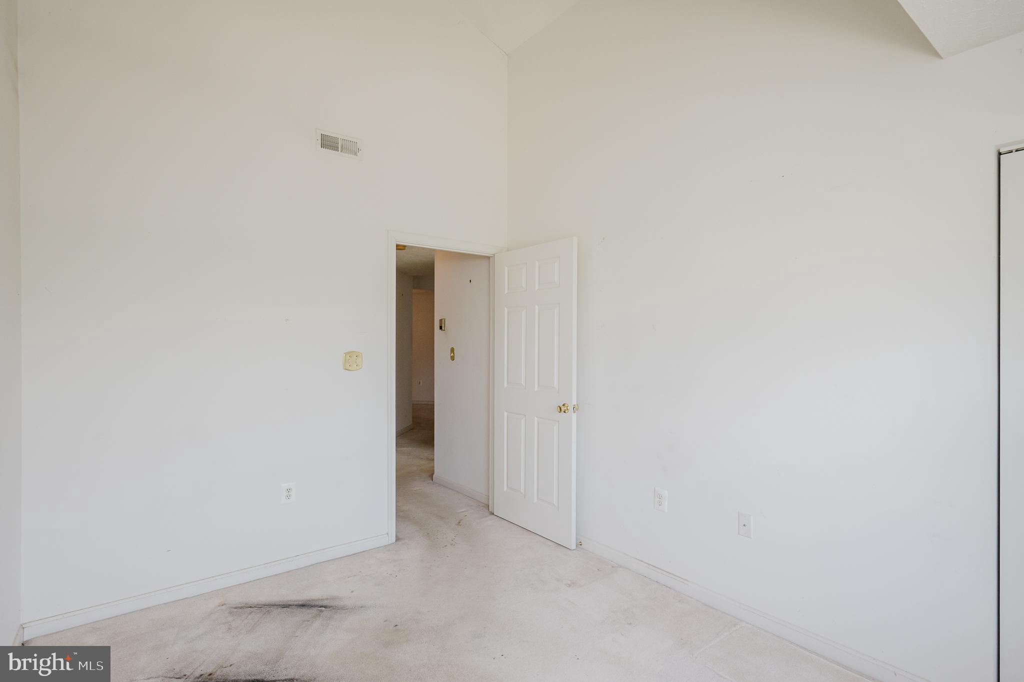 BAYLAND CONDO - Residential