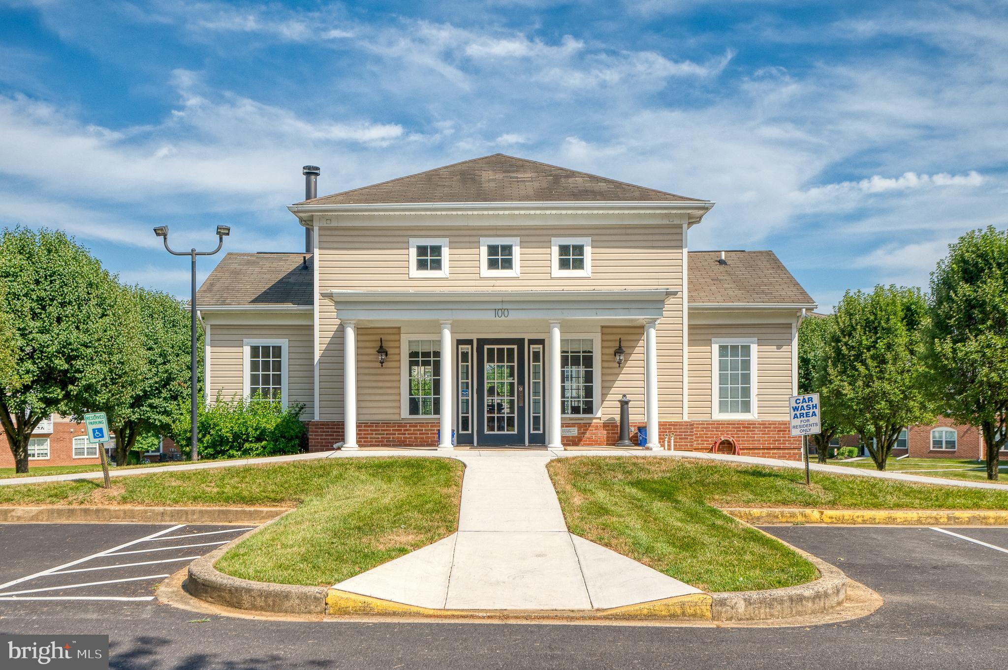 BAYLAND CONDO - Residential