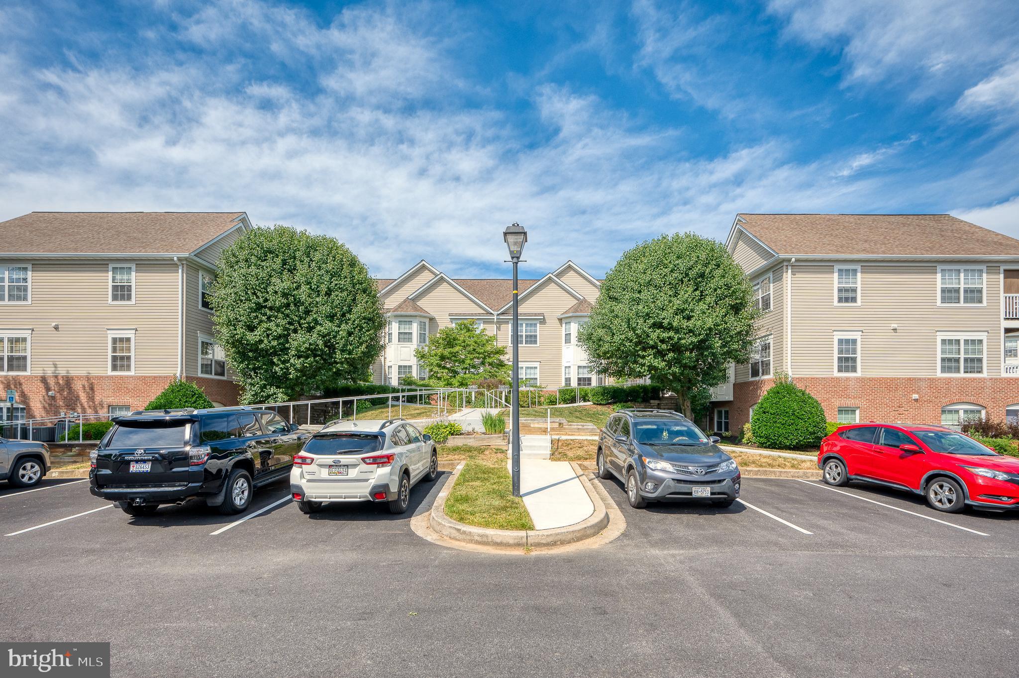 BAYLAND CONDO - Residential