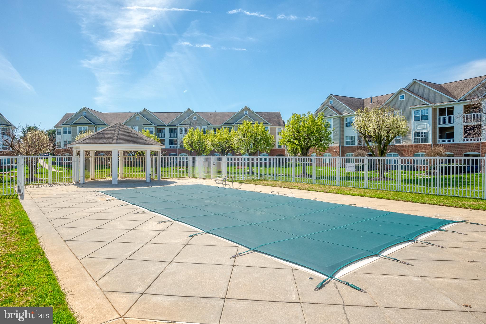 BAYLAND CONDO - Residential