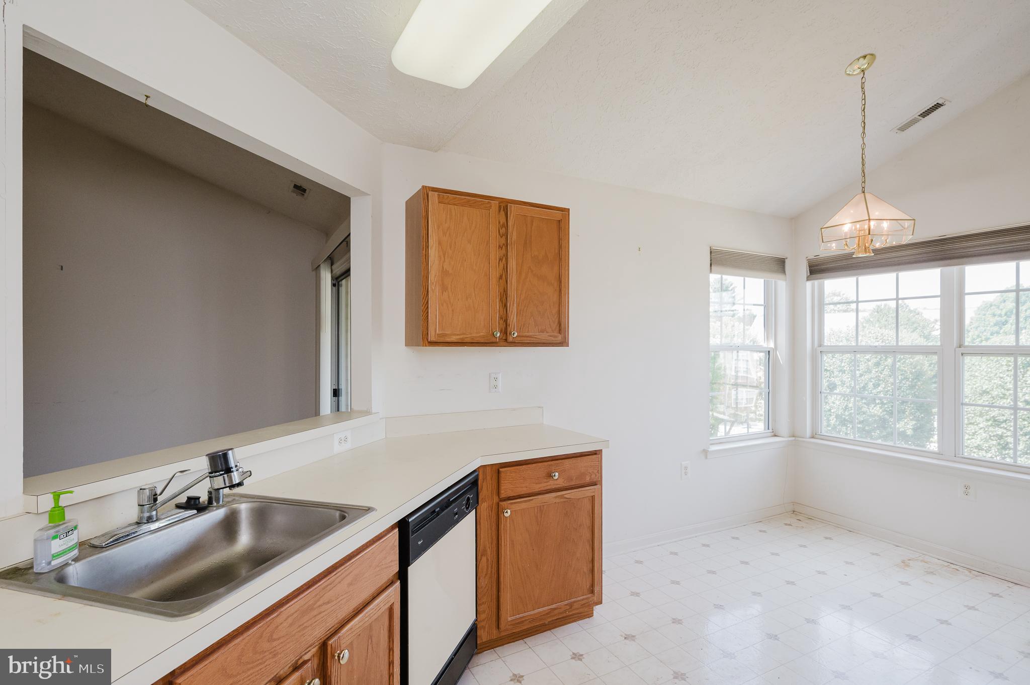 BAYLAND CONDO - Residential