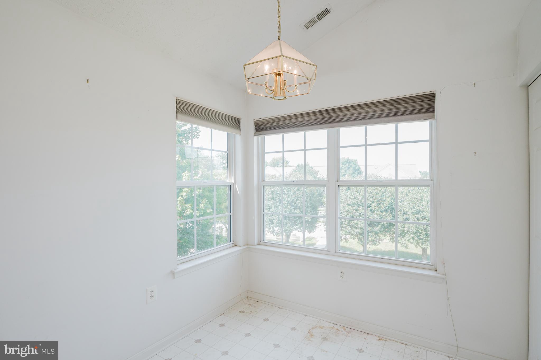 BAYLAND CONDO - Residential