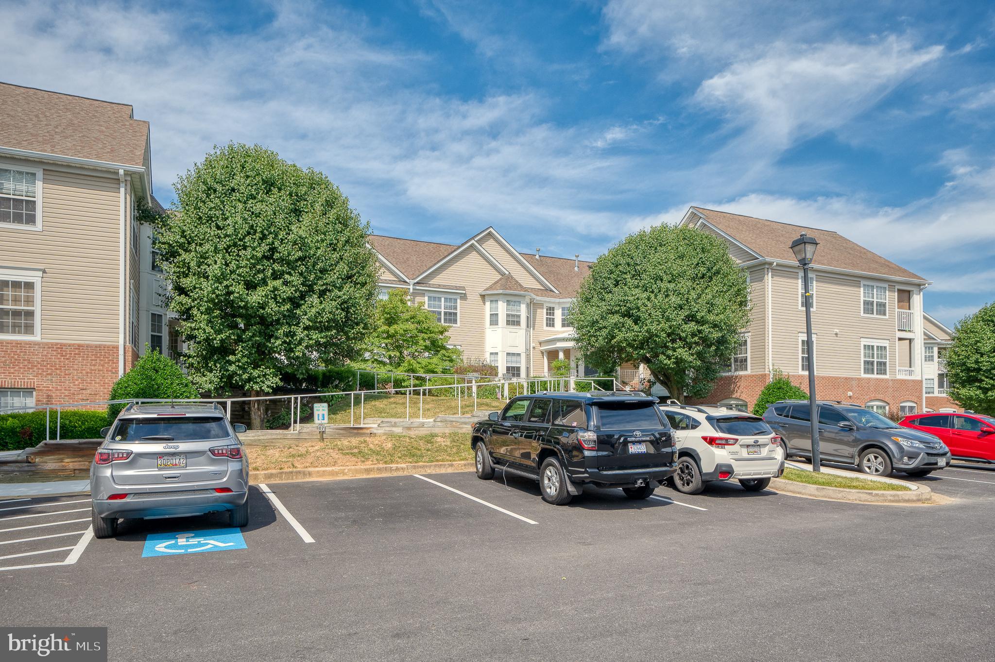 BAYLAND CONDO - Residential