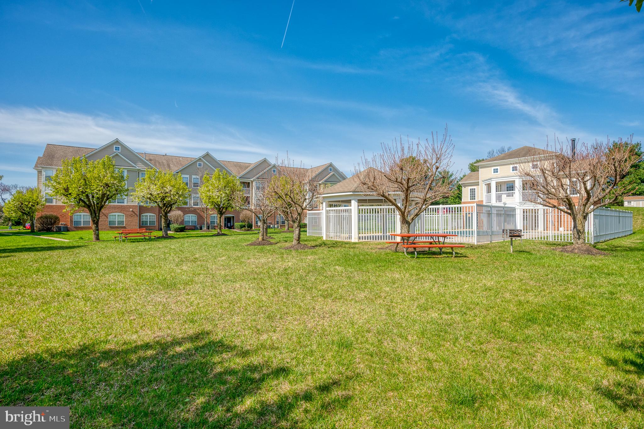 BAYLAND CONDO - Residential