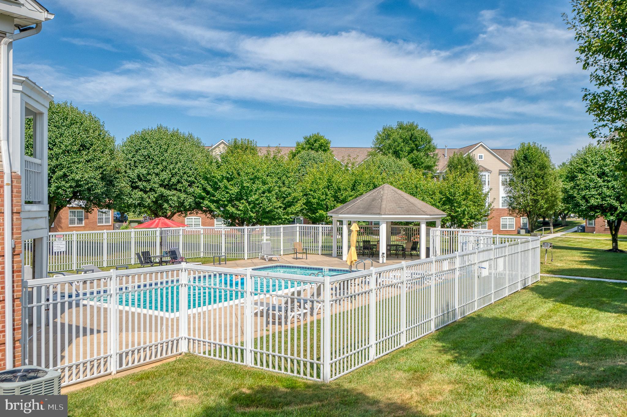 BAYLAND CONDO - Residential