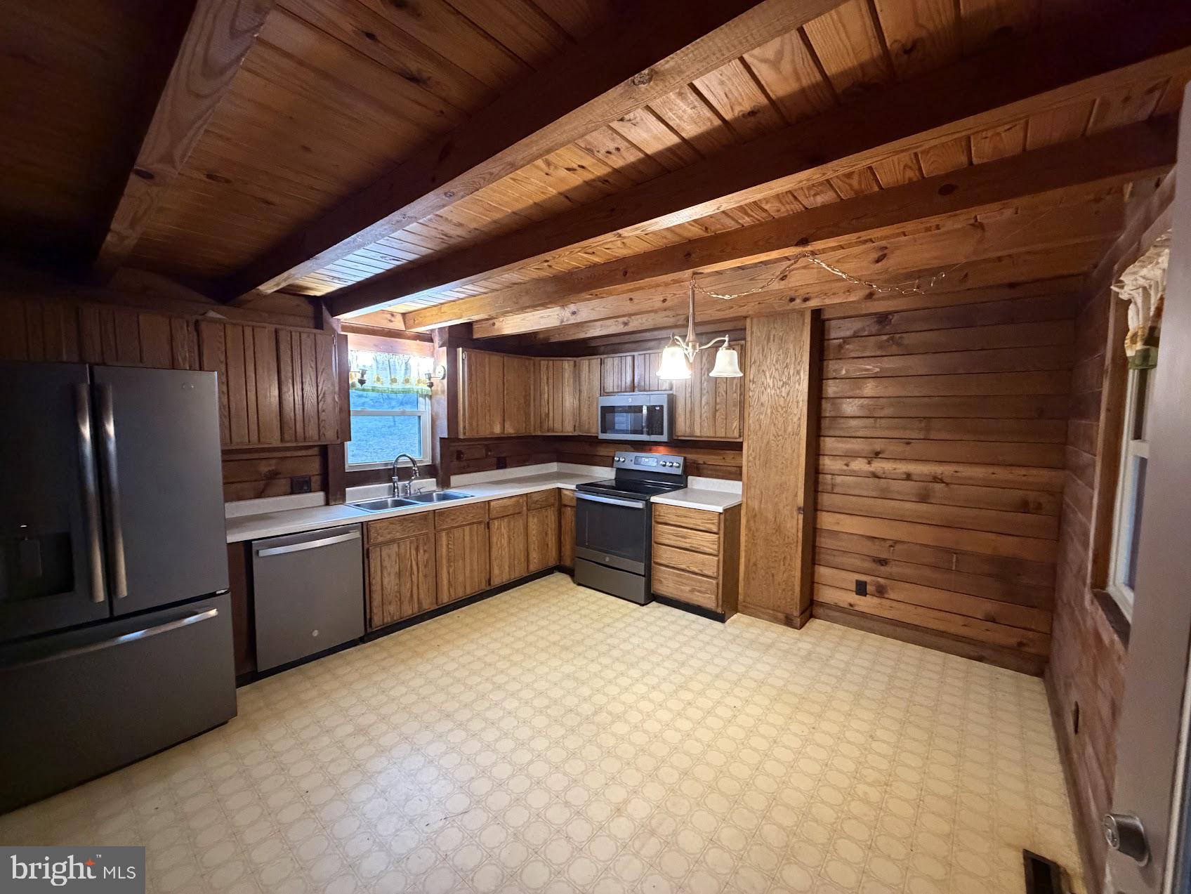 1304 WAKEMANS GROVE ROAD