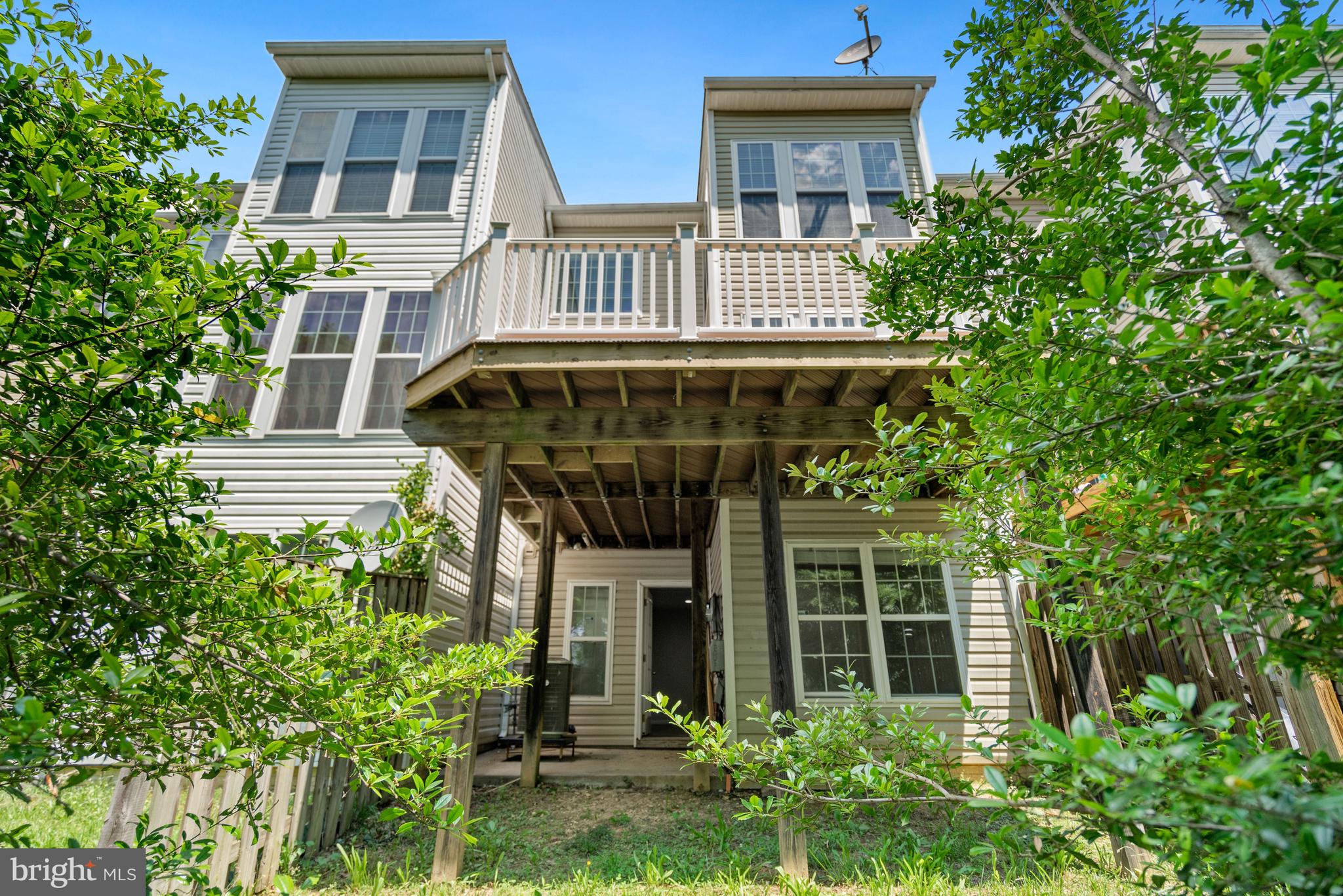 LAUREL HILL LANDBAY - Residential Lease