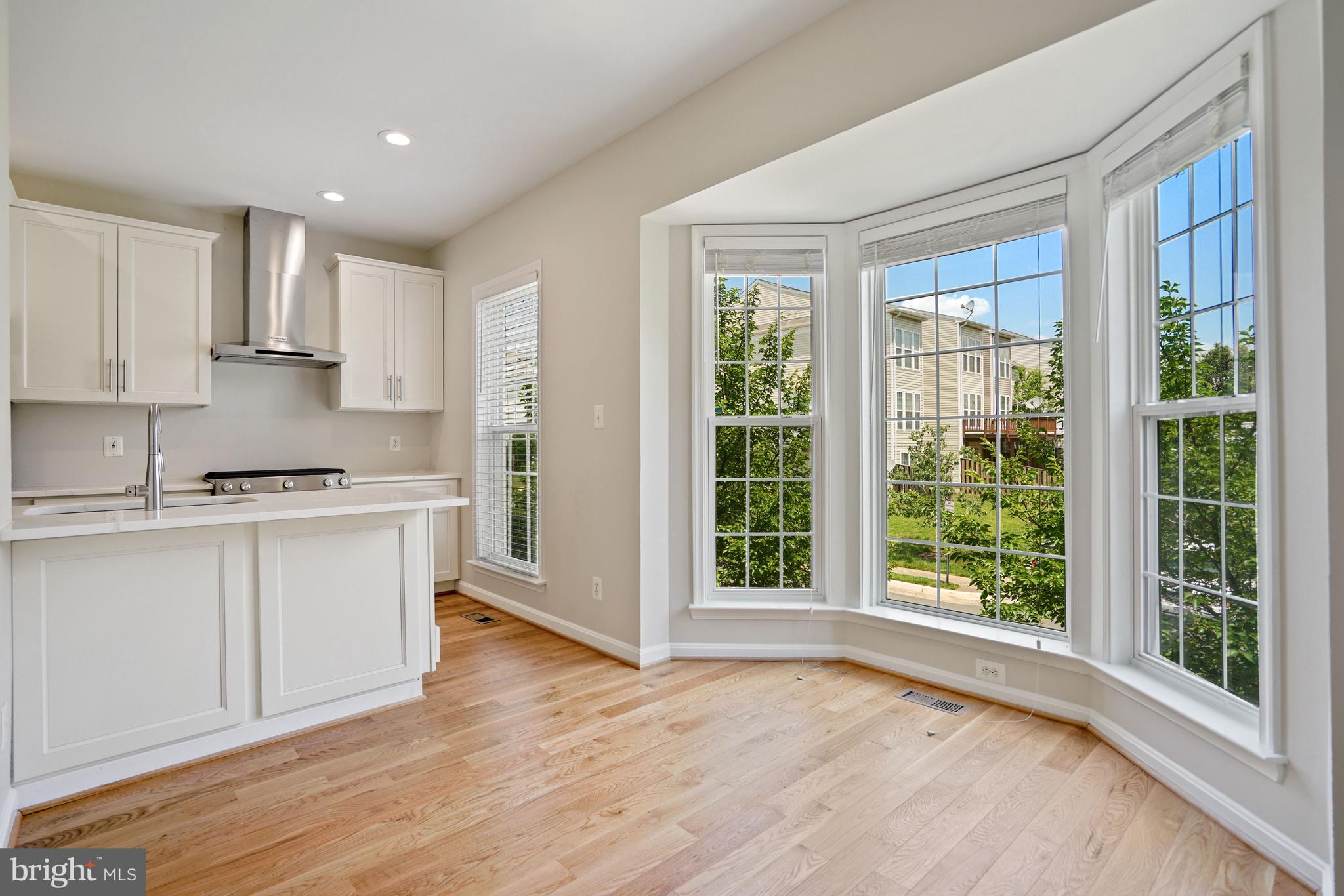 LAUREL HILL LANDBAY - Residential Lease