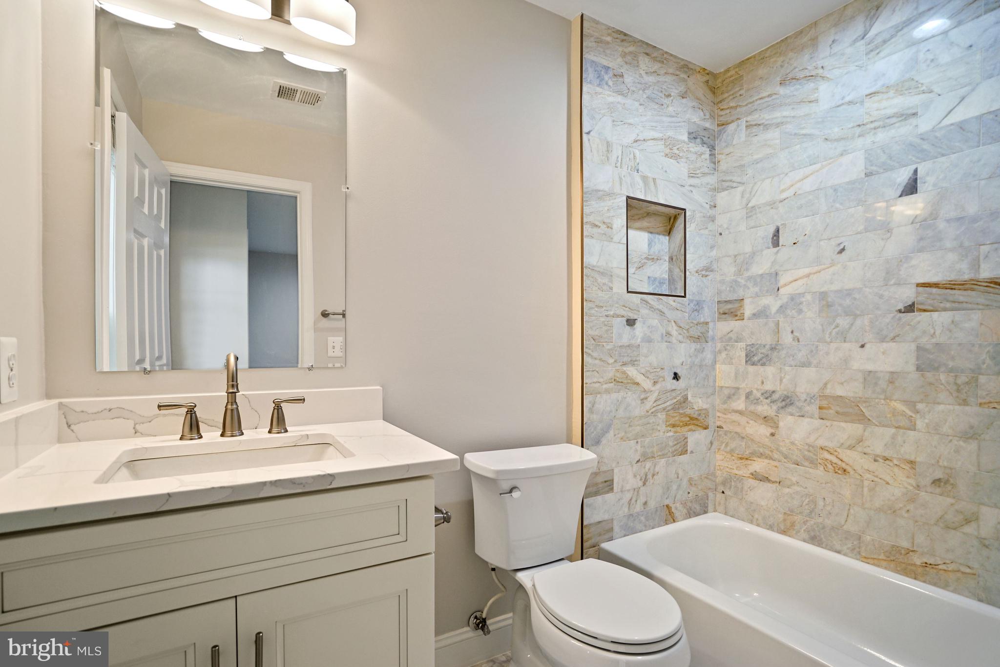 LAUREL HILL LANDBAY - Residential Lease