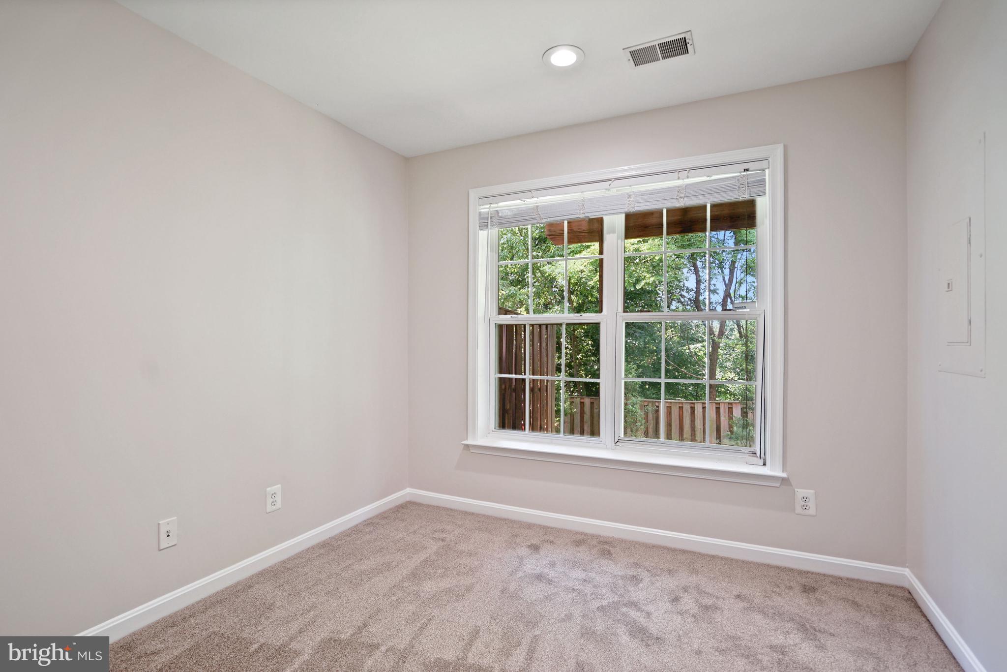 LAUREL HILL LANDBAY - Residential Lease