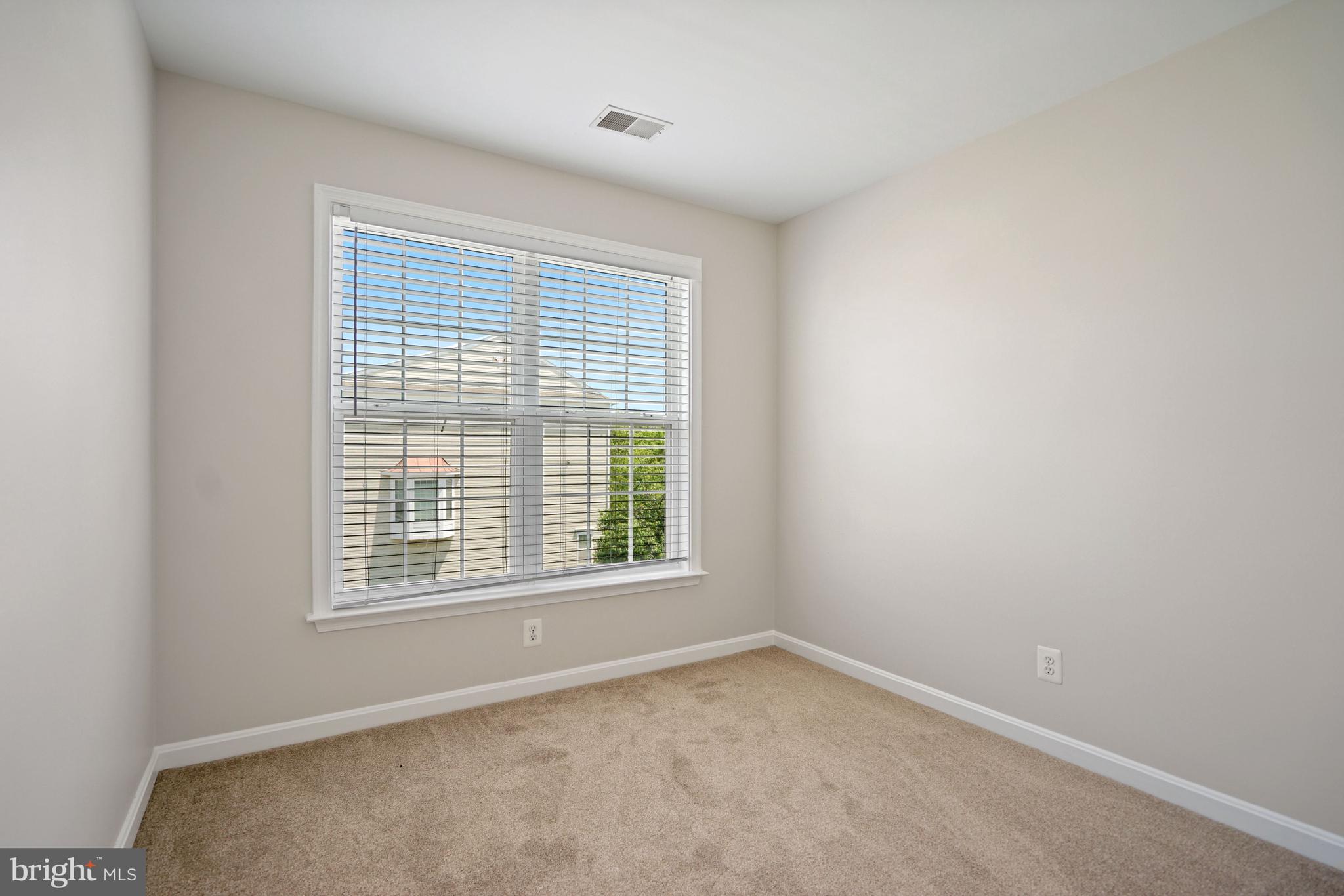 LAUREL HILL LANDBAY - Residential Lease