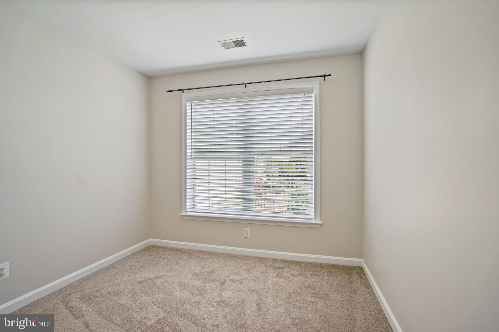 LAUREL HILL LANDBAY - Residential Lease