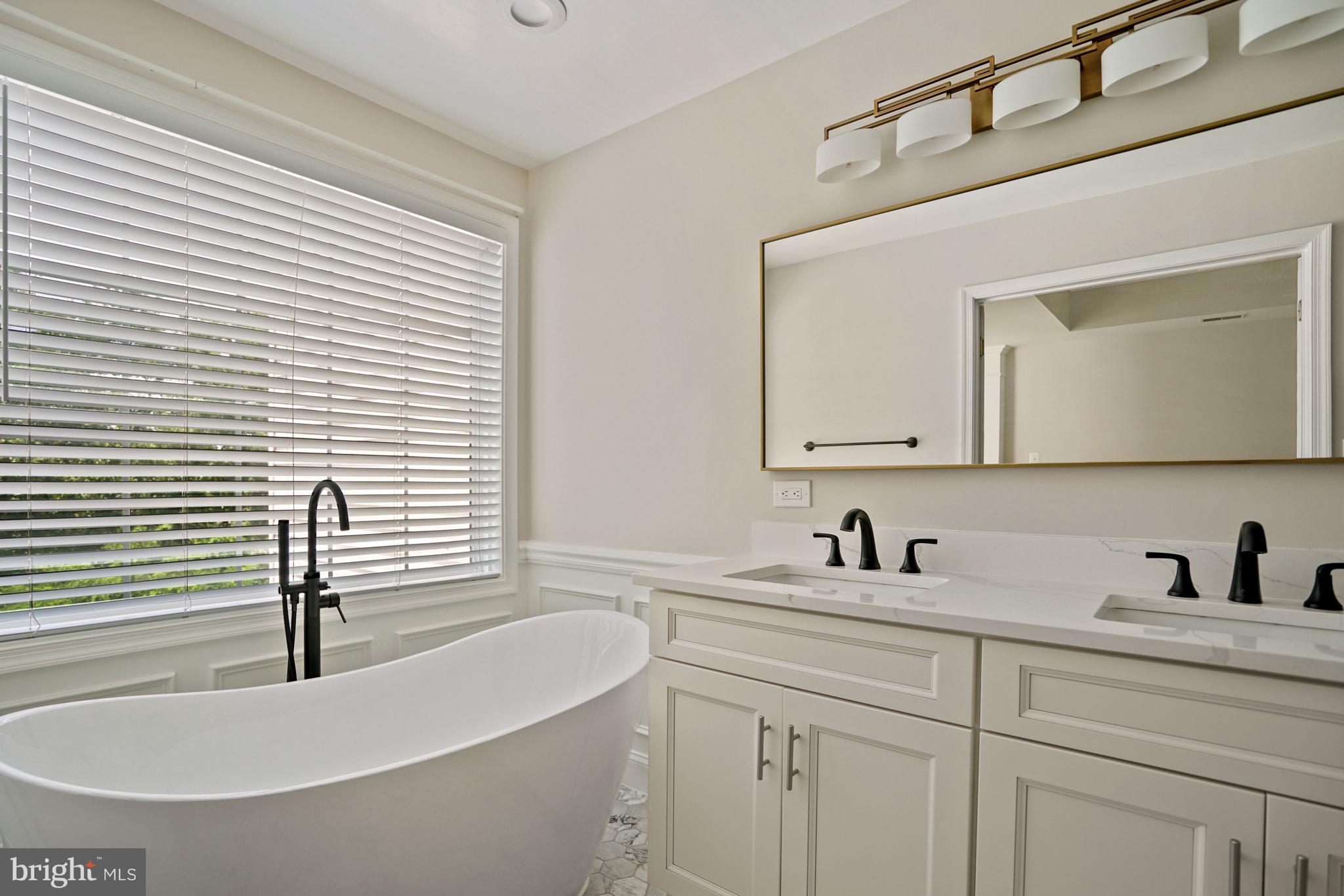 LAUREL HILL LANDBAY - Residential Lease