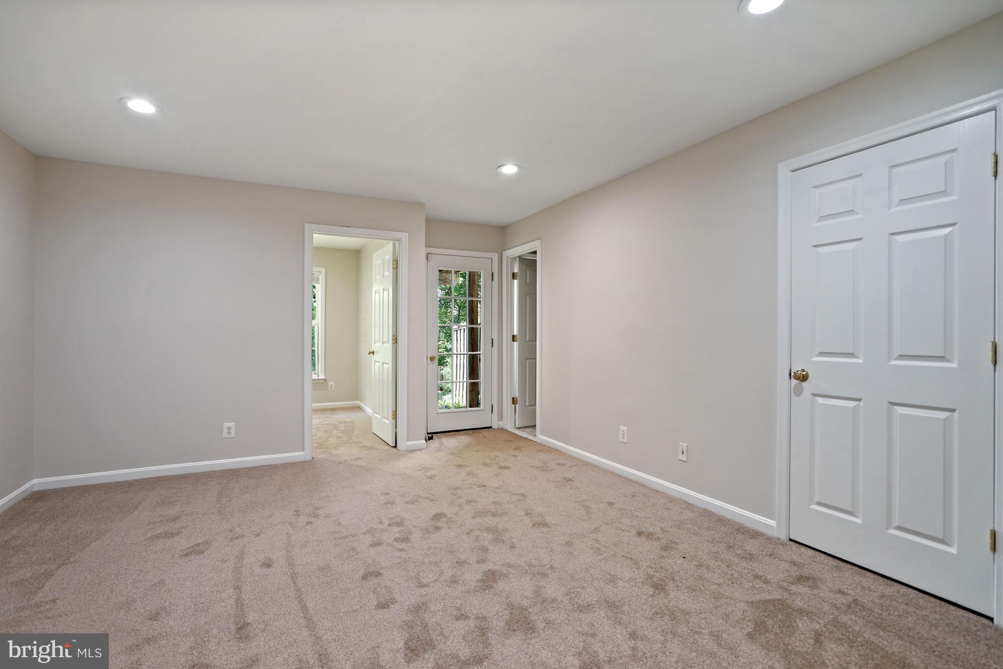 LAUREL HILL LANDBAY - Residential Lease