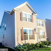 Impeccable home in Fairfax Crossing! Great location for commuting in all directions and numerous shopping and dining options nearby as well. Back on the market at an even lower price than before.... Come see this home before its too late!