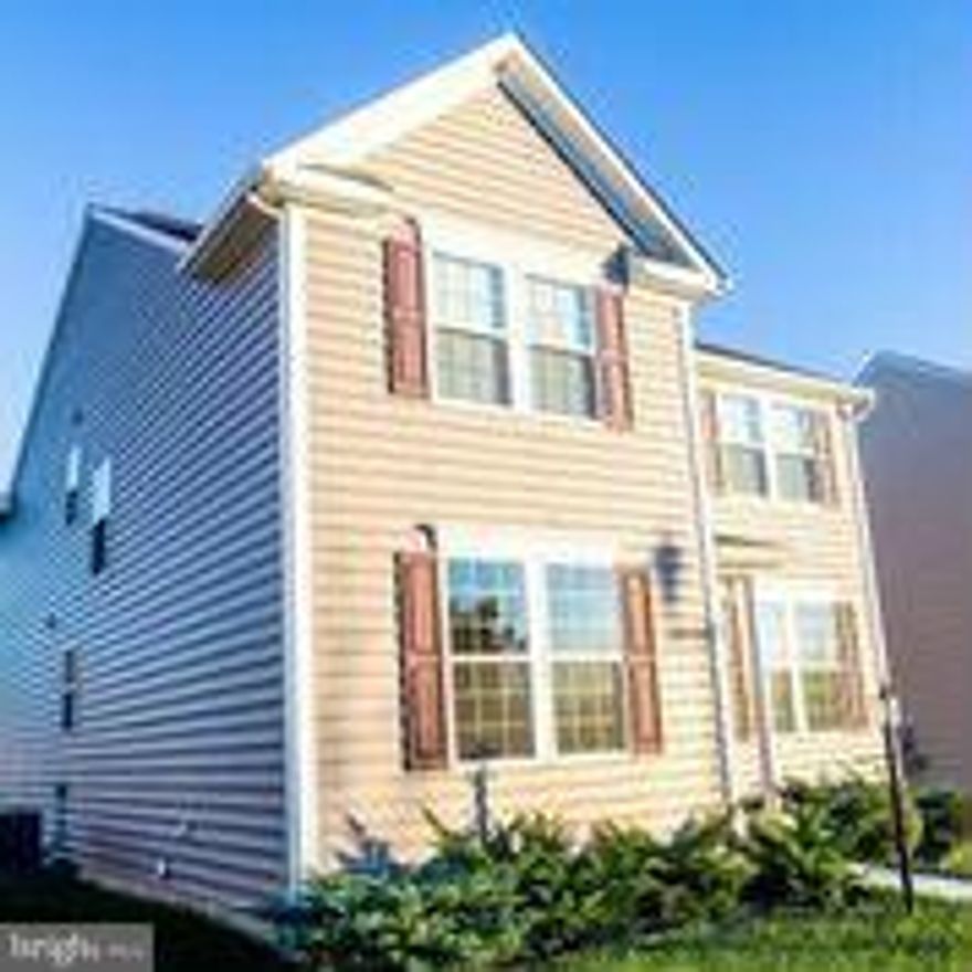 Impeccable home in Fairfax Crossing! Great location for commuting in all directions and numerous shopping and dining options nearby as well. Back on the market at an even lower price than before.... Come see this home before its too late!