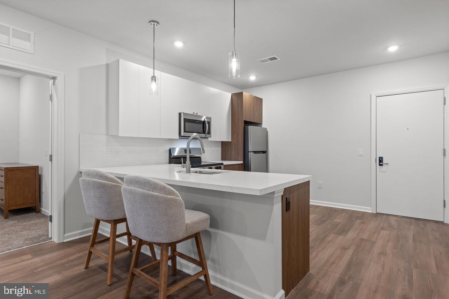 2500 KELLY ROAD