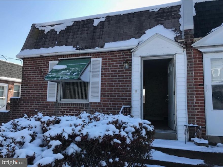 Clean bank owned property move in condition, Property sold as is. Buyer responsible for all city certs any offers have to be made on bank docs on file with listing office. Also lead paint addendum attached to listing.