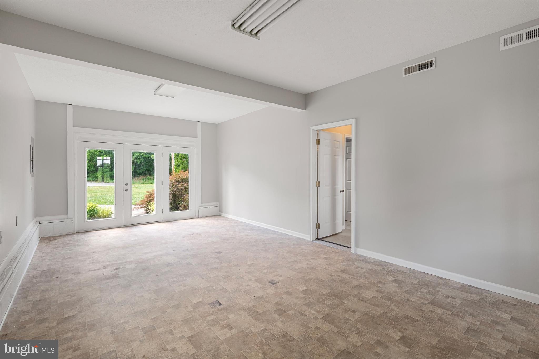 VICTORIA ESTATES - Residential