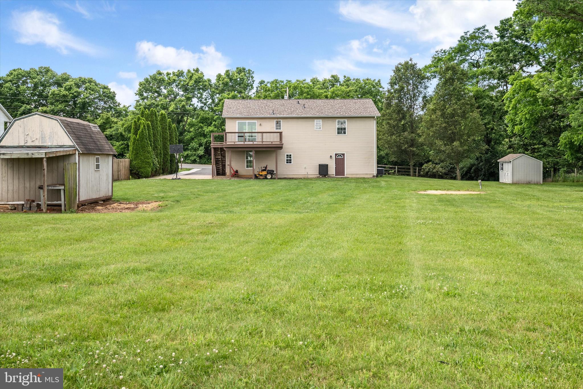 VICTORIA ESTATES - Residential