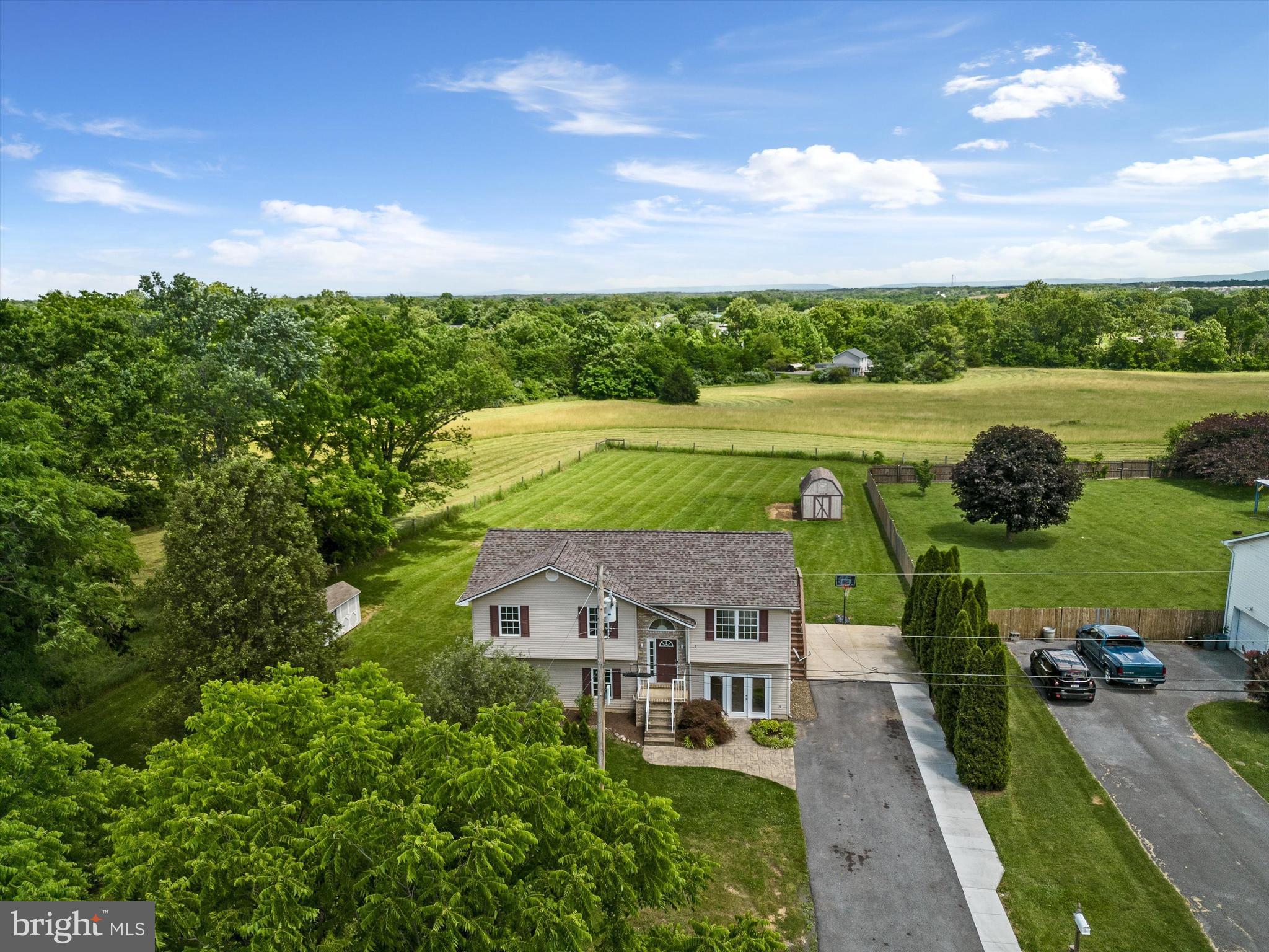 VICTORIA ESTATES - Residential