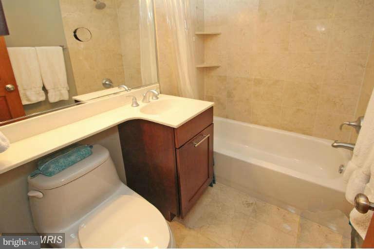 LONDON TERRACE - Residential