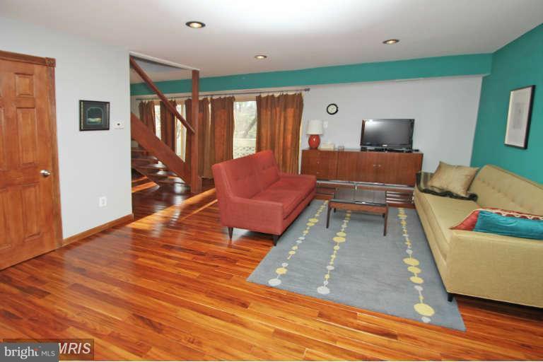 LONDON TERRACE - Residential