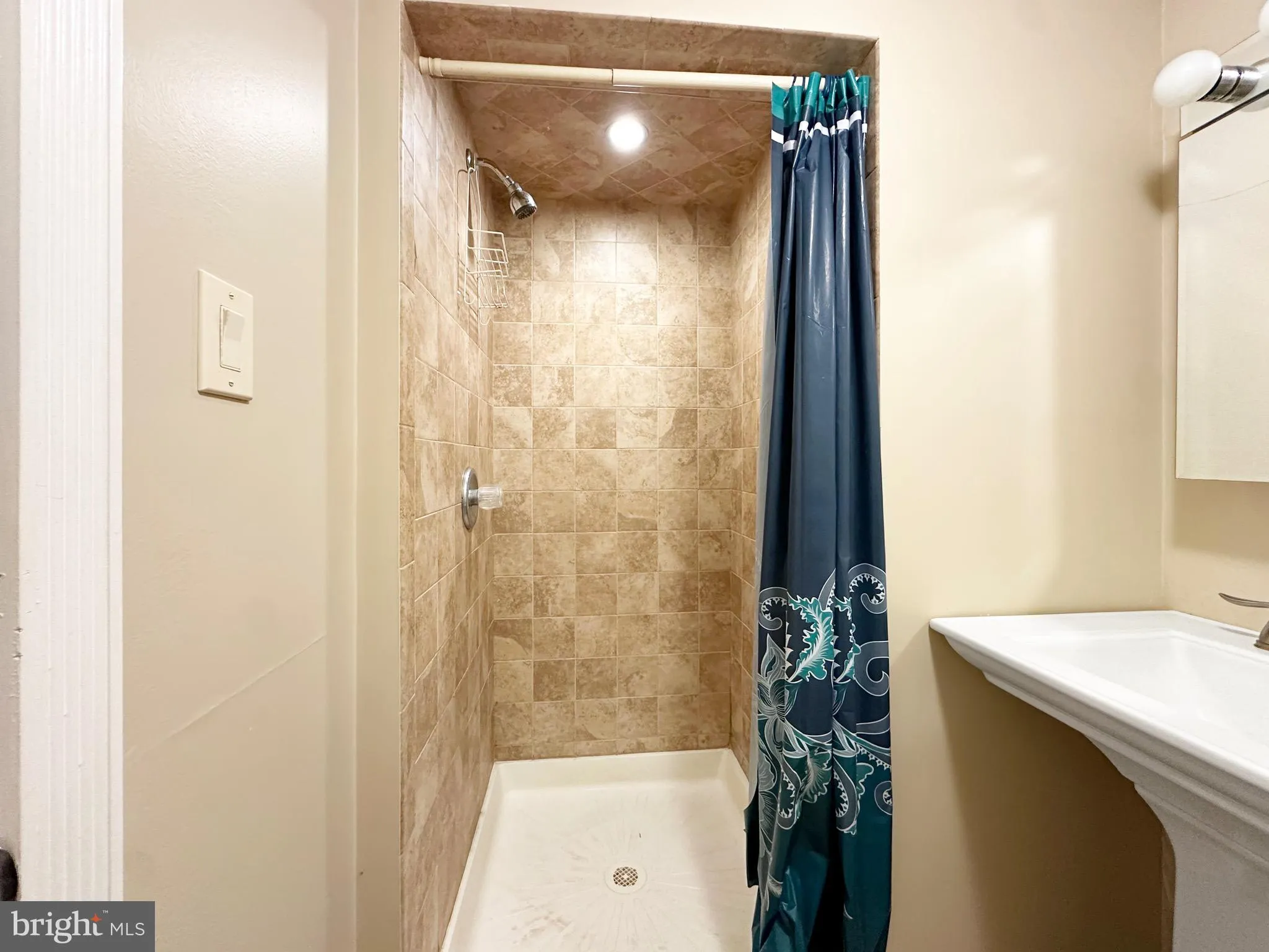 Wildwood, New Jersey 08260, United States, 3 Bedrooms Bedrooms, ,Residential,Active,202038