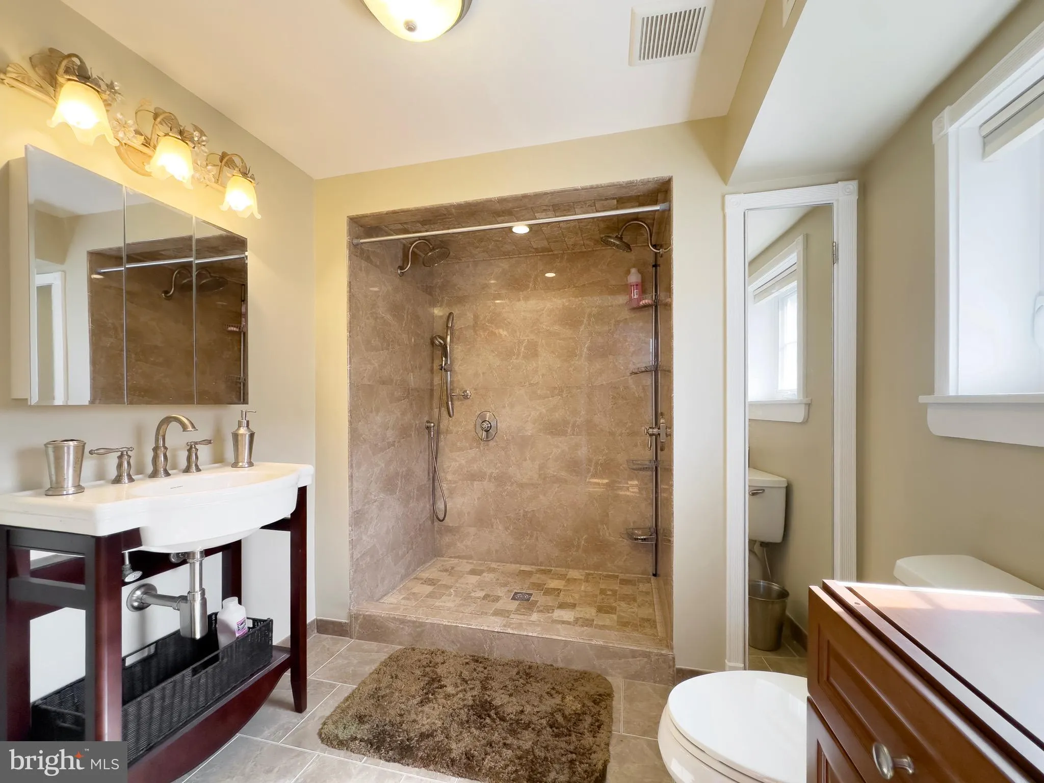 Wildwood, New Jersey 08260, United States, 3 Bedrooms Bedrooms, ,Residential,Active,202038