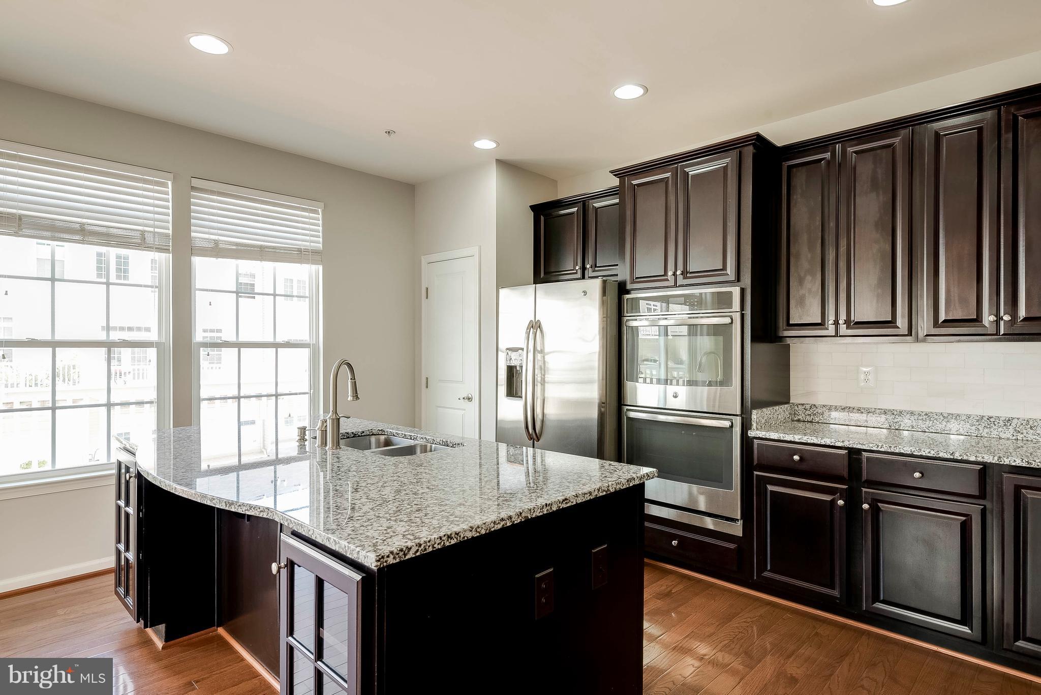 THE PARK AT ADDISON METRO - Residential