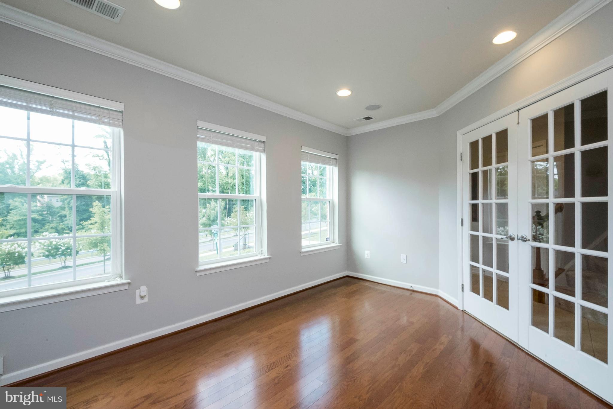 THE PARK AT ADDISON METRO - Residential