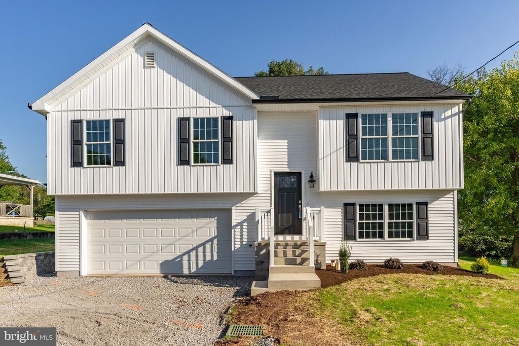 Photo of 10 Vine St, East Earl, PA 17519 (MLS # PALA2042062)