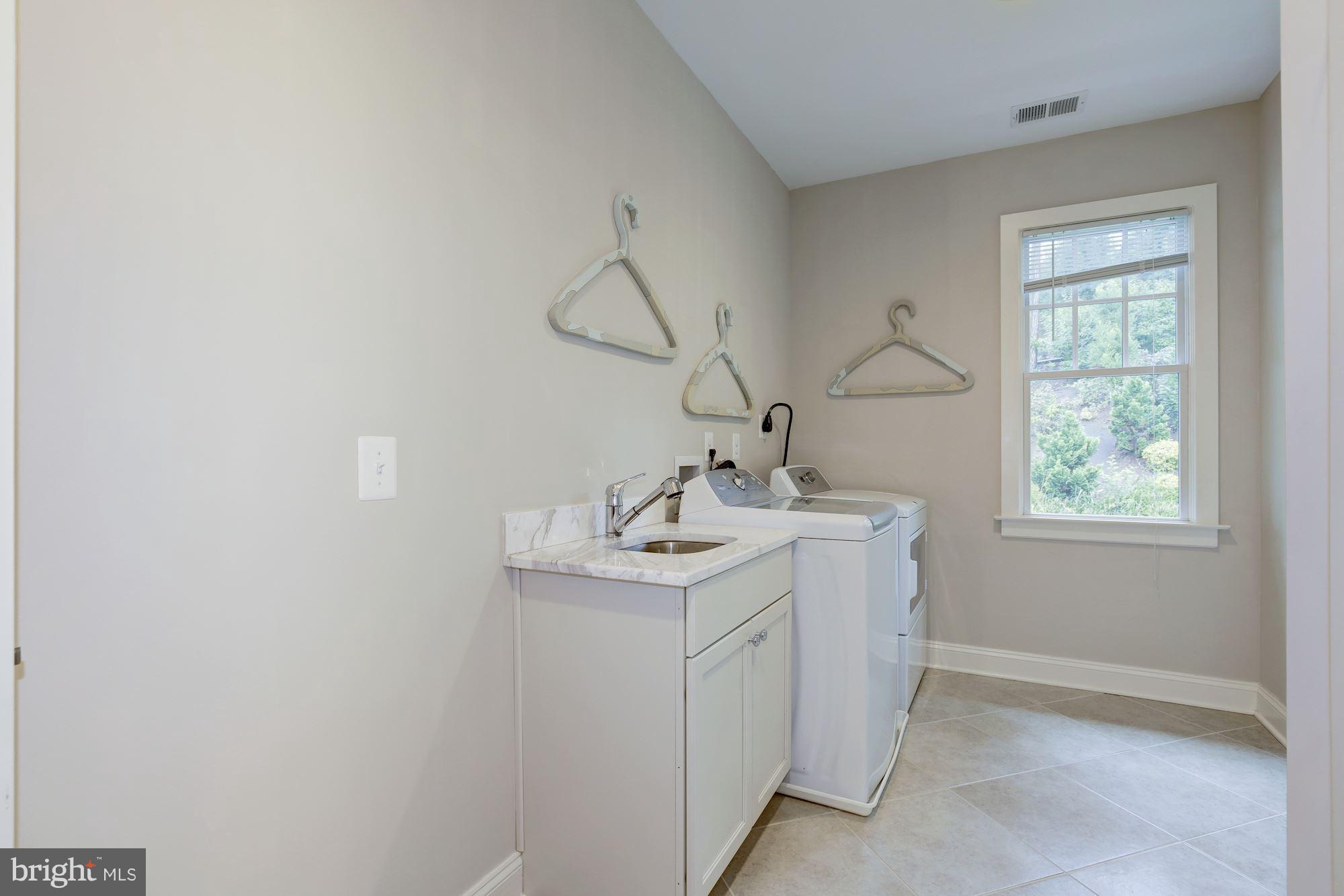 COUNTRY CLUB HILLS - Residential