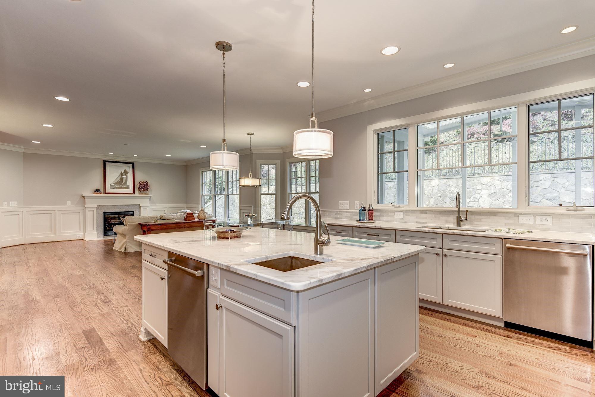 COUNTRY CLUB HILLS - Residential