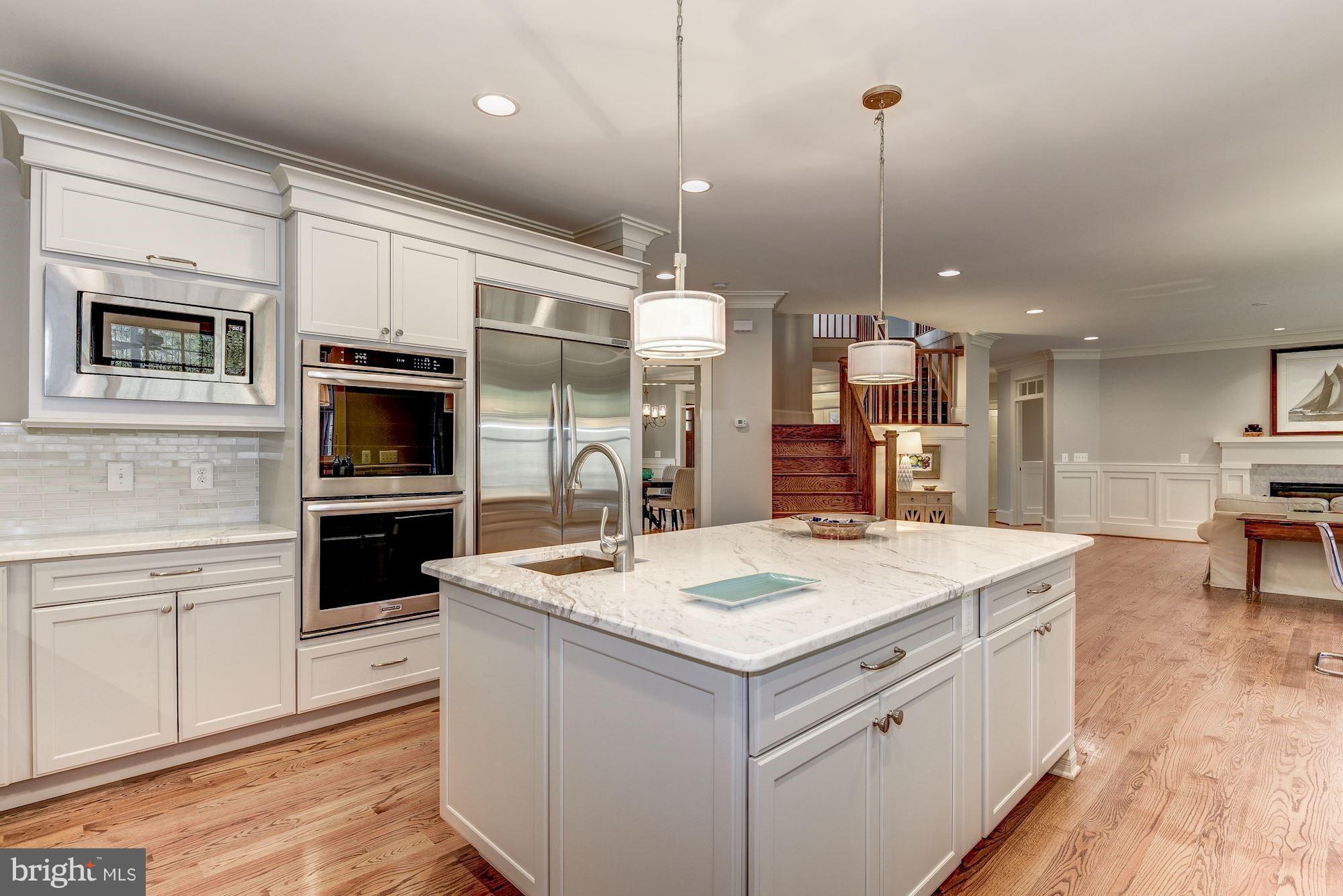 COUNTRY CLUB HILLS - Residential