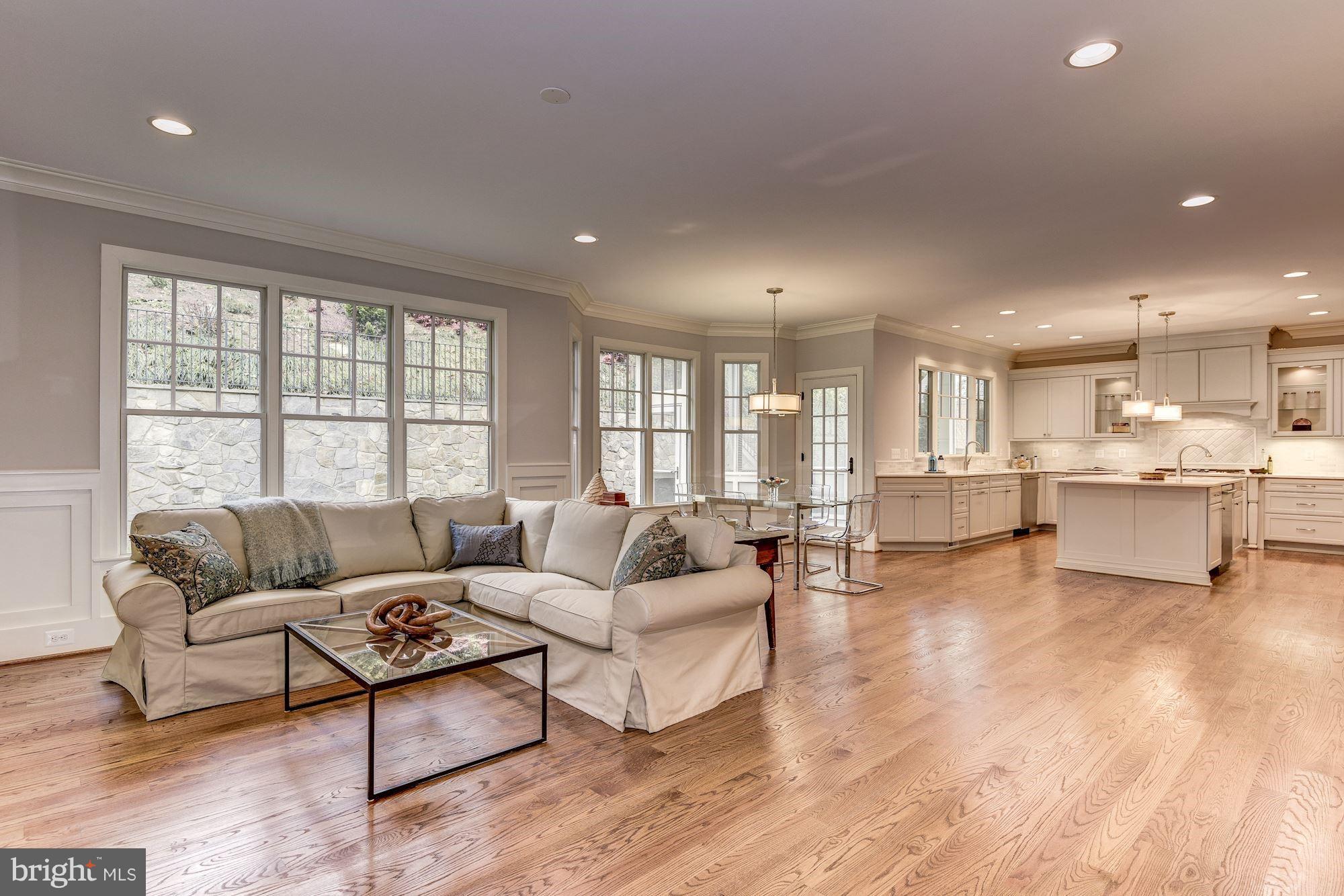 COUNTRY CLUB HILLS - Residential