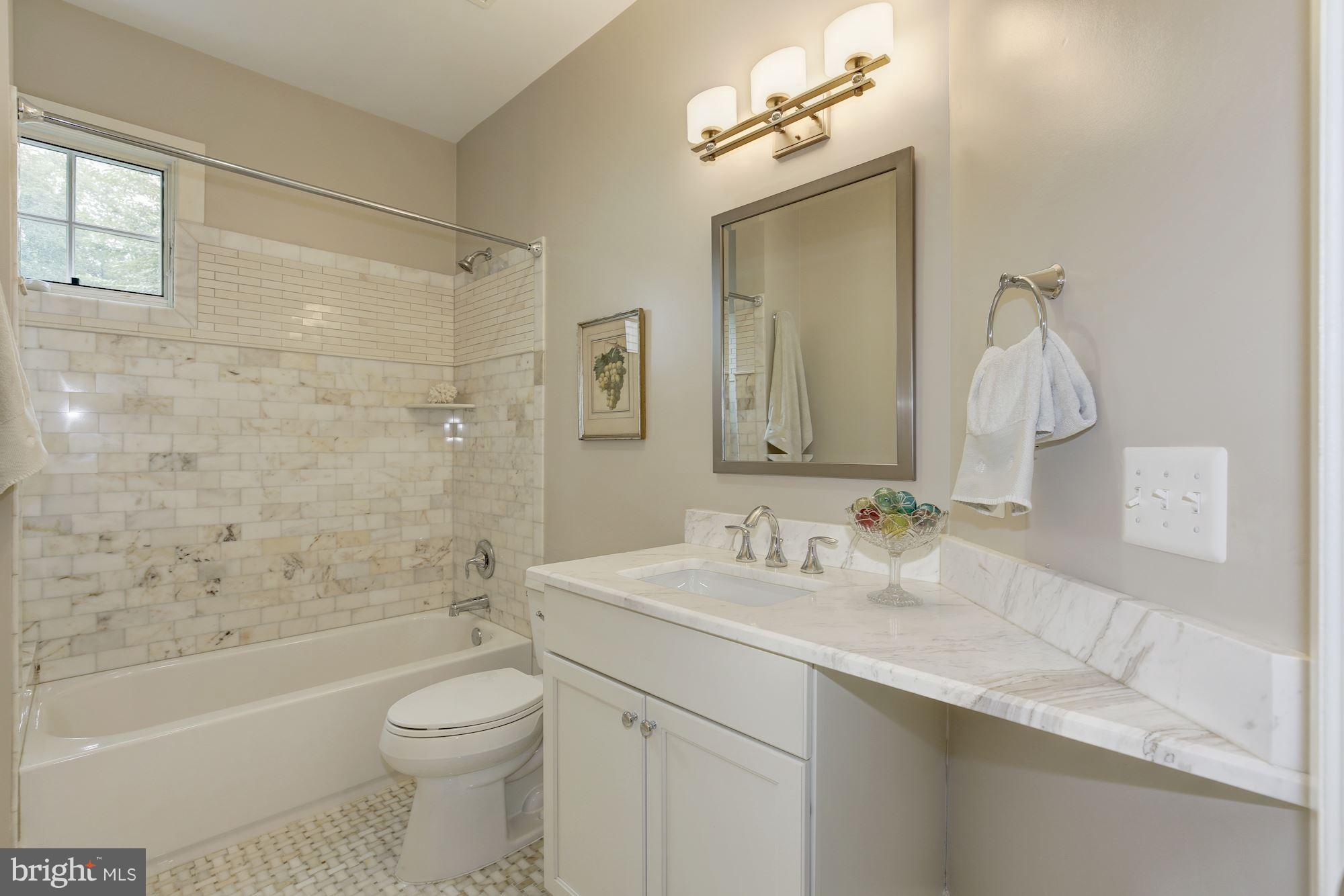 COUNTRY CLUB HILLS - Residential