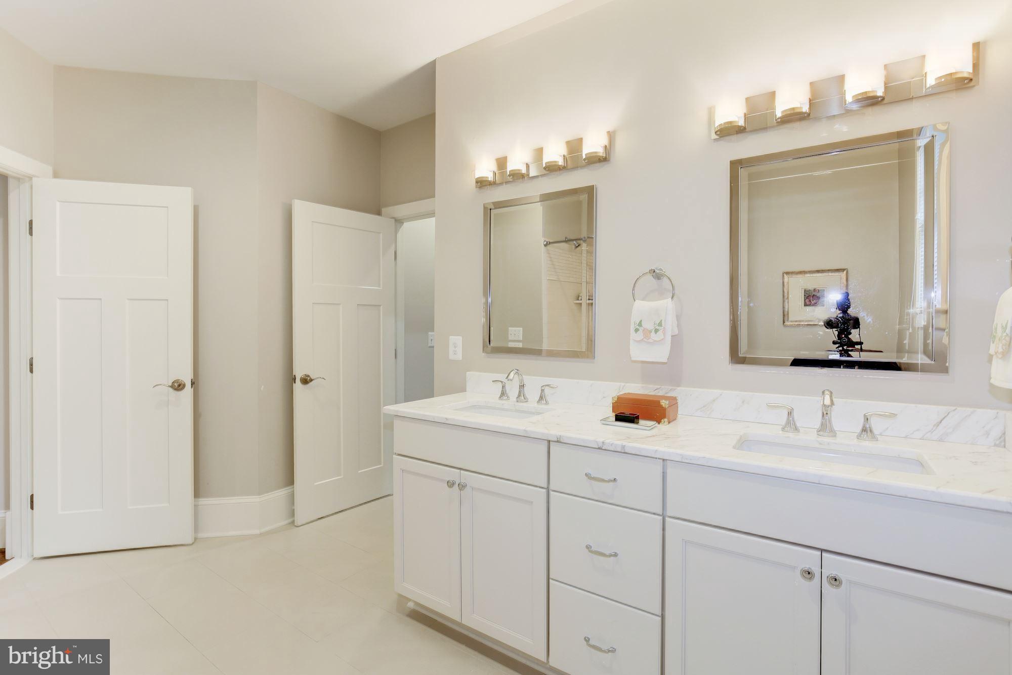 COUNTRY CLUB HILLS - Residential