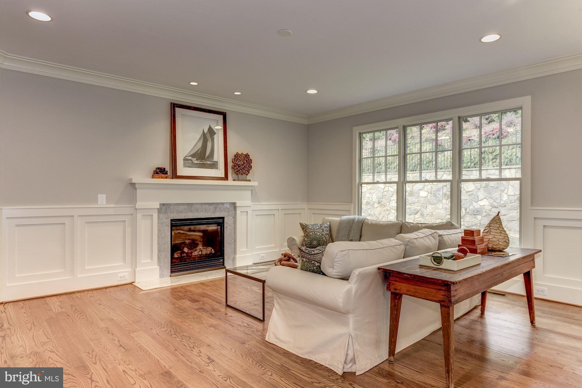 COUNTRY CLUB HILLS - Residential