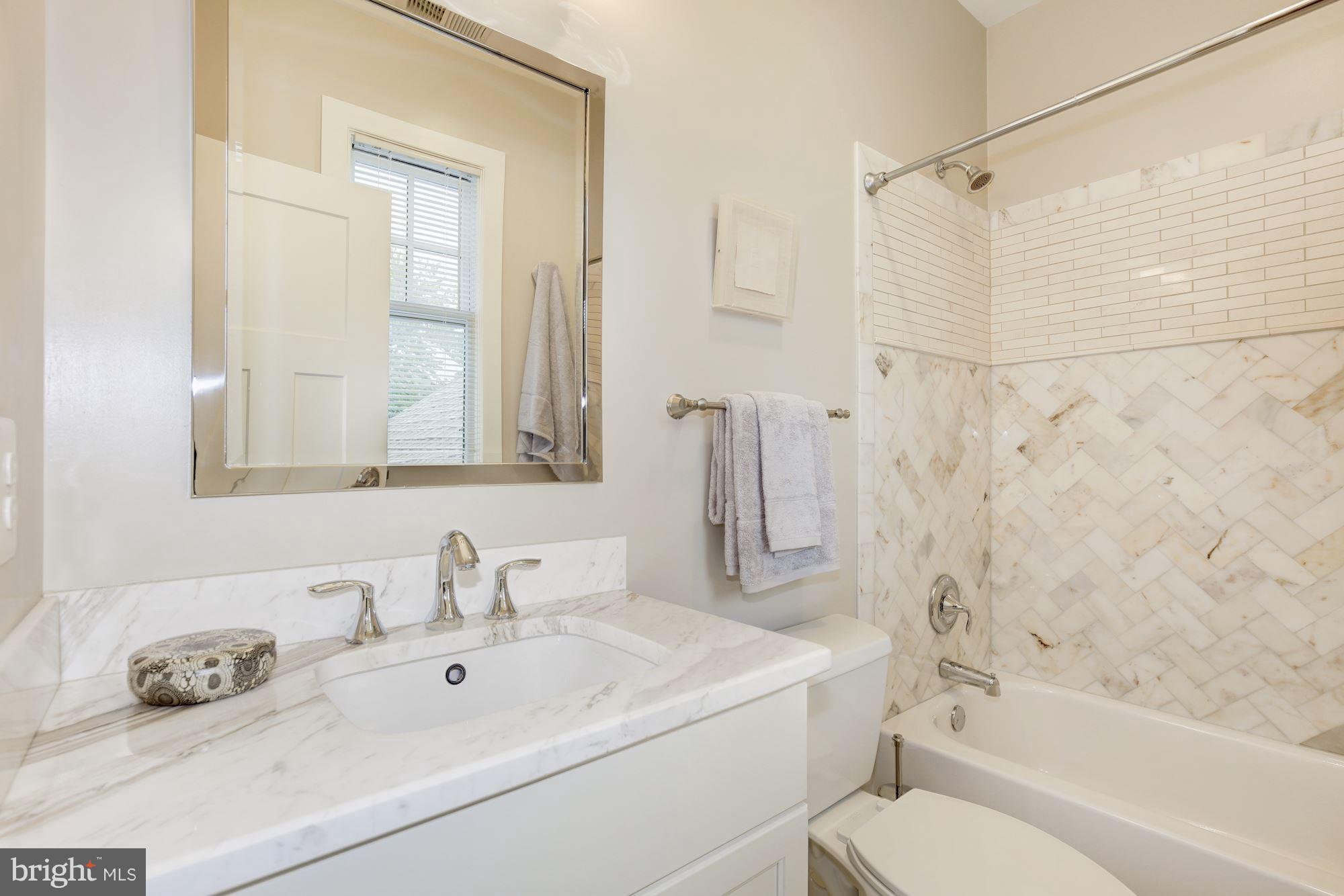 COUNTRY CLUB HILLS - Residential