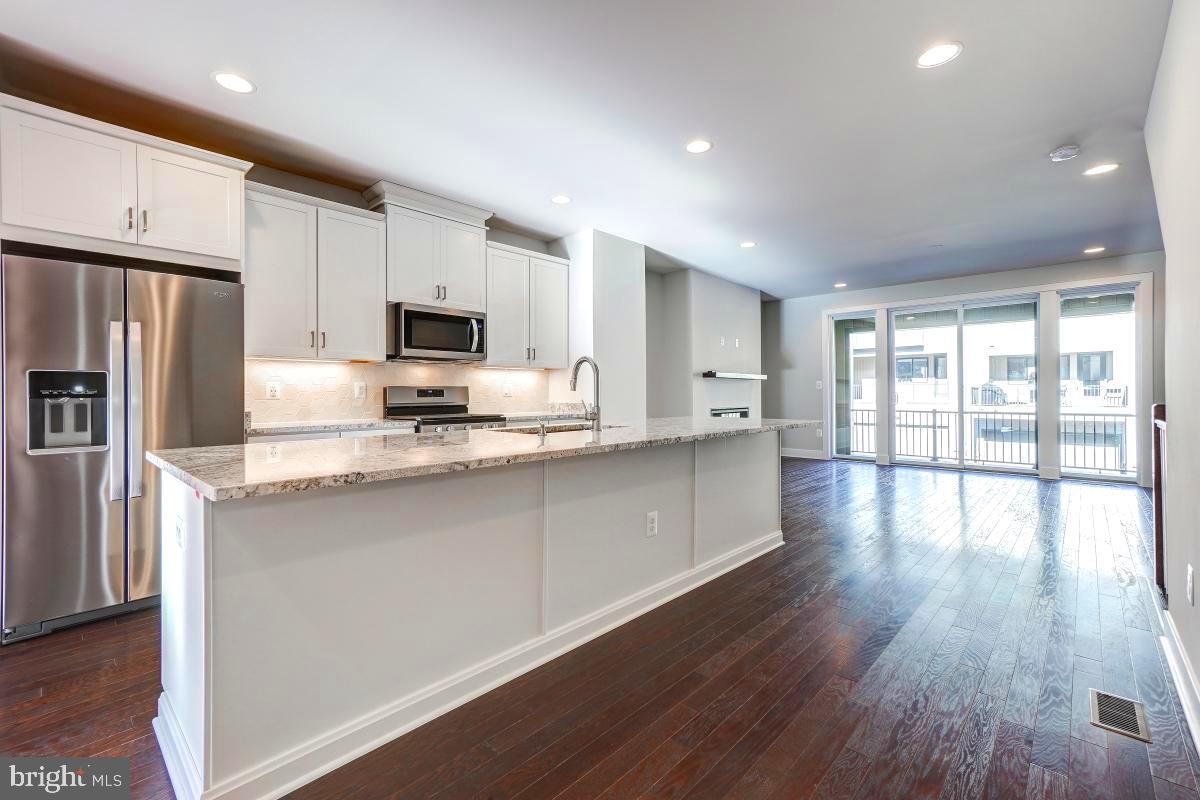 DOWNTOWN BRAMBLETON - Residential Lease