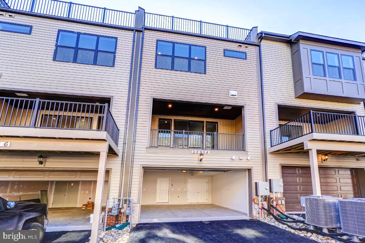 DOWNTOWN BRAMBLETON - Residential Lease