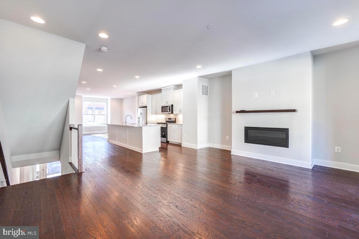 DOWNTOWN BRAMBLETON - Residential Lease